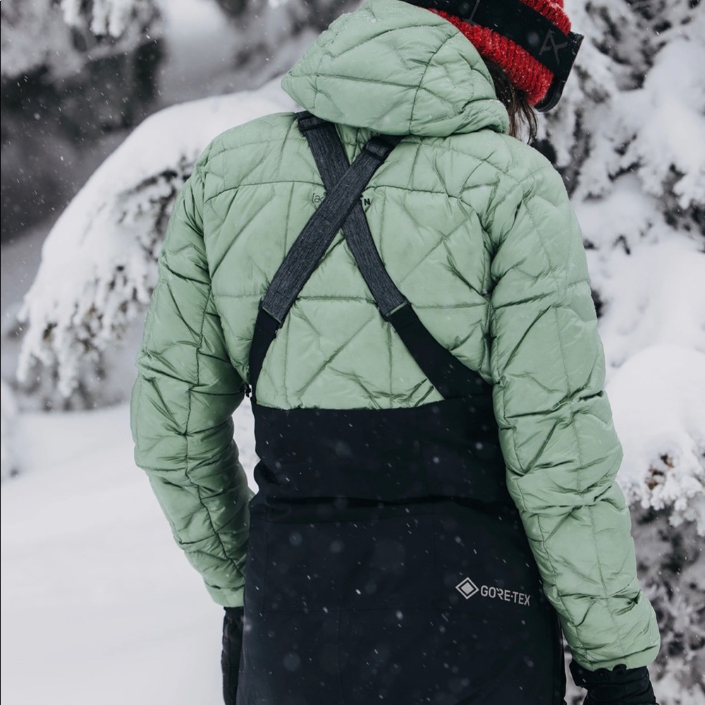 Burton GoreTex snow bibs size M - worn one season